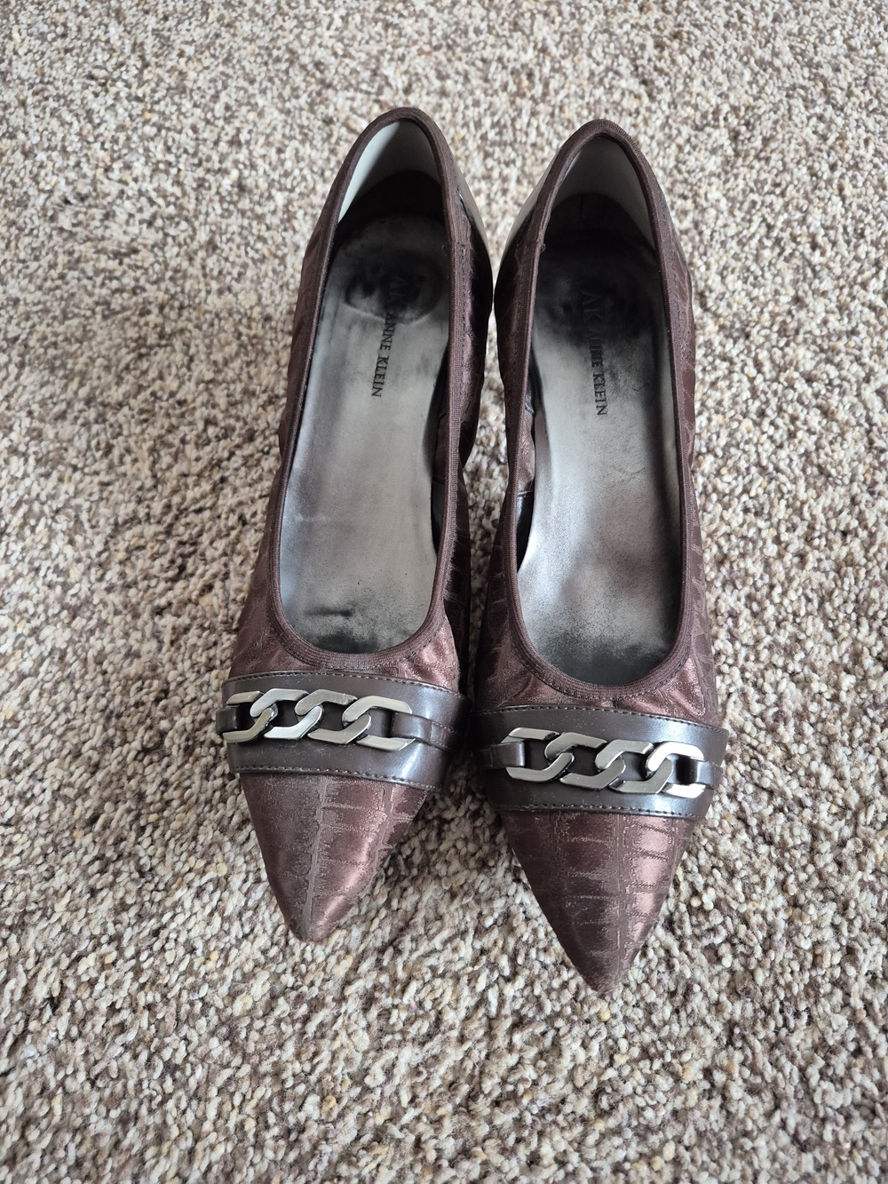 Anne Klein Vintage Womens 8.5 Chocolate Brown Pointed Toe Pumps and Chain Accent